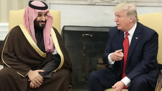 Suudi Veliaht Prensi Salman, ABD Başkanı Trump ile 14 Mart'ta Beyaz Saray'da yan yana koltuklarda oturup sohbet ediyor.