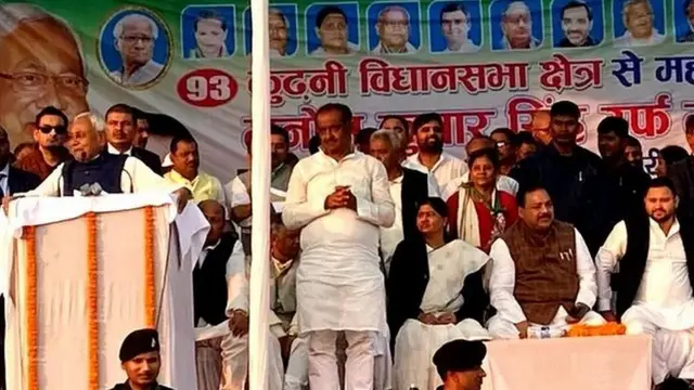 कुढ़नी में चुनावी सभा को संबोधित करते मुख्यमंत्री नीतीश कुमार