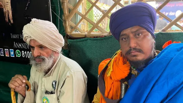 दिल्ली बॉर्डरवर आंदोलन करणारे शेतकरी