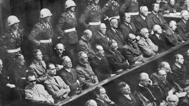 Hermann Göring e Rudolf Hess em Nuremberg