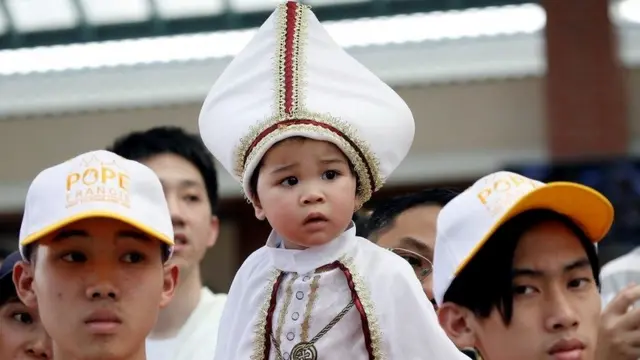 เด็กใส่ชุดโป๊ป