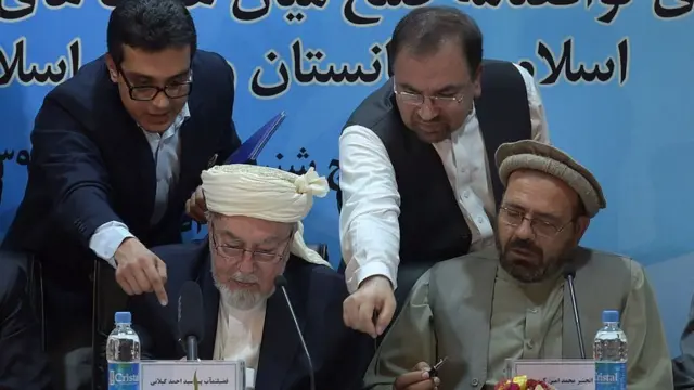 د نوموړي د سولې شورا د مشرۍ پر مهال د افغان حکومت او ګلبدین حکمتیار ترمنځ د سولې تړون وشو.