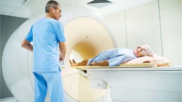 Emarı çekilen bir kişi