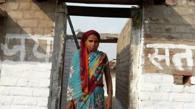 फ़ाइल - गांव में महिलाओं के लिए शौचालय की ख़ासी दिक्कत है