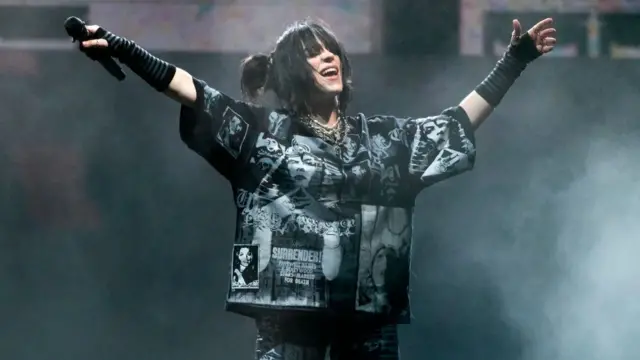Billie Eilish en un concierto en Glastonbury, Inglaterr, en 2022