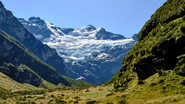 Si les glaciers fondent et provoquent des perturbations et des migrations au cours des prochaines décennies, comment leur effet se fera-t-il sentir dans les siècles à venir ?