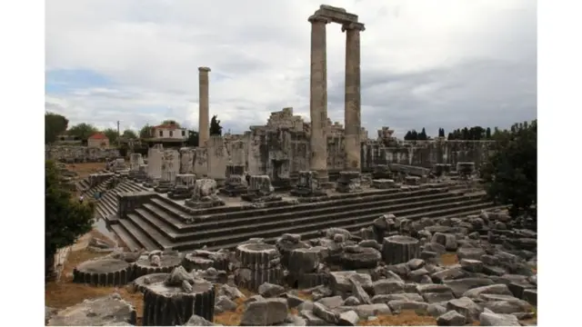 قواعد التماثيل بعدسات الجمهور