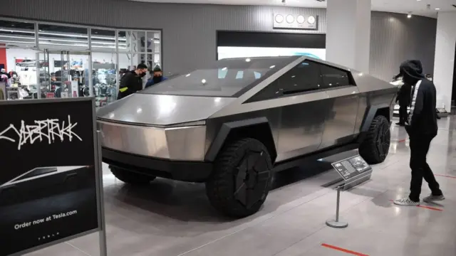 وانت سایبرتراک تسلا از رقیبان اصلی هامر الکتریکی خواهد بود