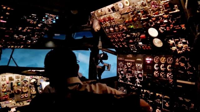 Atrás do copiloto, o complexo painel operado pelo engenheiromega da virada 2024 loterias caixavoo Fabio Brito