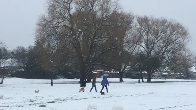 لندن میں برف باری