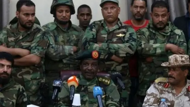Le maréchal Haftar a gagné la confiance de plusieurs commandants de l'armée libyenne et de chefs de milices.