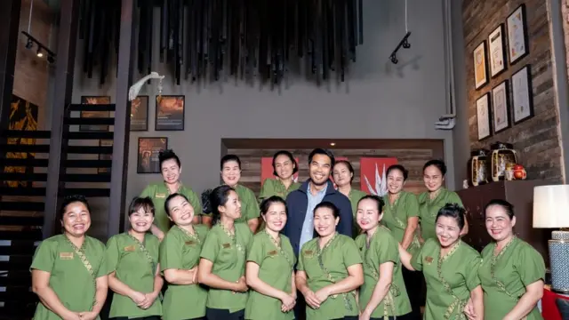 พนักงานนวดชาวไทยที่บริษัทจัดหางานเทคโน-ไทย อินเตอร์เนชั่นแนล จํากัด ของกานต์ ศรีเปารยะ ส่งไปทำงานที่มาเลเซียในเครือธุรกิจนวดรายใหญ่ที่มีกว่า 80 สาขาทั่วมาเลเซีย เขาบอกว่าแรงงานเหล่านี้ส่งเงินกลับไทยให้ครอบครัวได้เดือนละกว่า 20,000 บาท