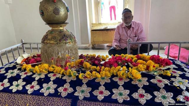 औरंगजेबाचे गुरू झैनुद्दीन सिराजी यांची कबर