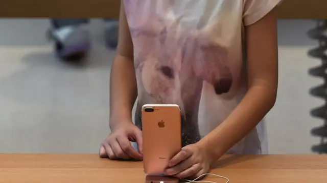 बच्चा फ़ोन के साथ