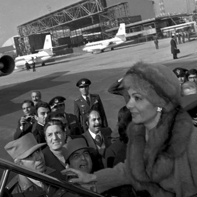 فرح دیبا: هر گاه که صبح ۲۶ دی ماه ۱۳۵۷ را بیاد می‌آورم اندوهی عمیق و بی‌پایان قلبم را می‌فشارد