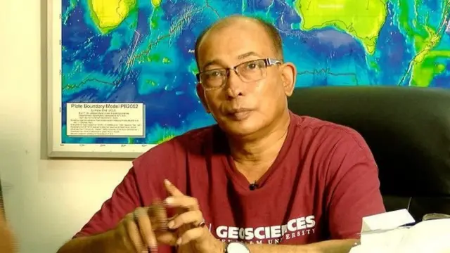 অধ্যাপক হুমায়ুন আখতার