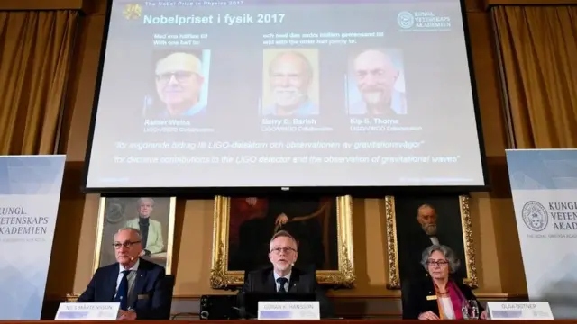Нобелевскую премию по физике в 2017 году получили американцы Райнер Вайсс, Берри Бэриш и Кип Торн.