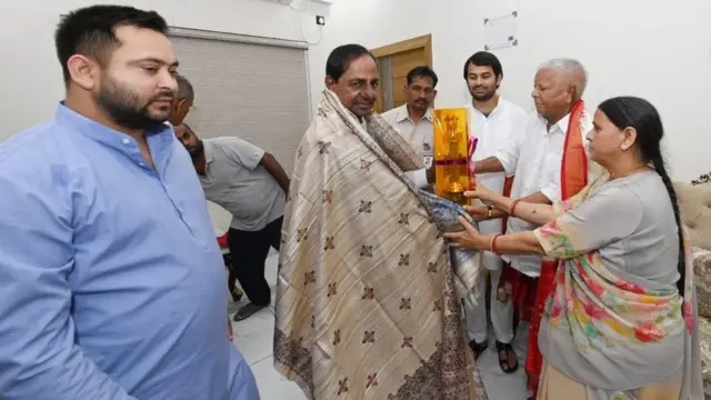 राबड़ी देवी के साथ केसीआर