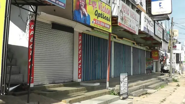 ප්‍රාදේශීය ලේකම් කාර්යාලයක් ඉල්ලා බෞද්ධ, හින්දු, ක්‍රිස්තියානි පූජකවරුන් උපවාසයක