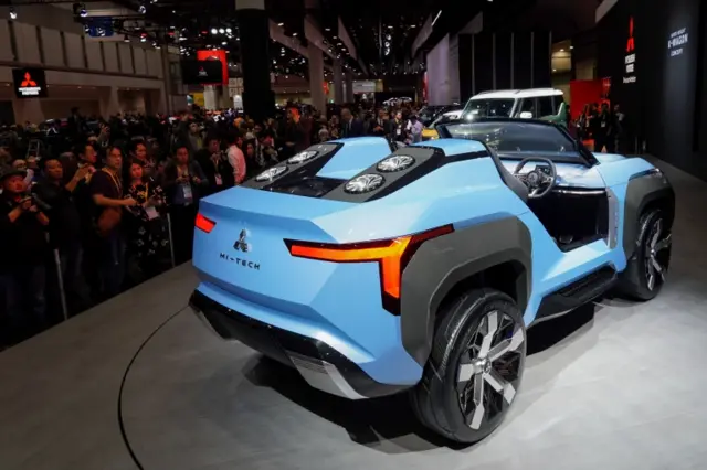 یک ژنراتور توربینی برای چهار موتور الکتریکی ماشین الکتریسیته تولید می‌کند