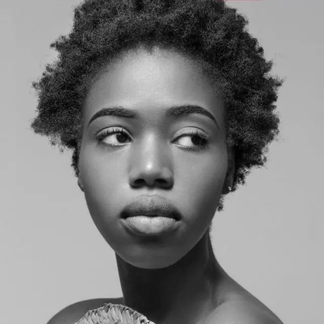 Les photos et posters exposés dans un espace culturel privé de Cotonou ne laissent pas les visiteurs indifférents.