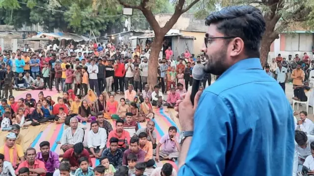 લોકોને સંબોધતાં ગોપાલ ઇટાલિયા