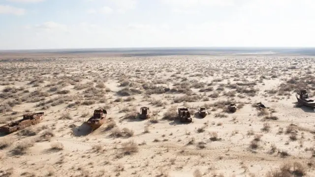 乌兹别克这一边的咸海已经成了沙漠