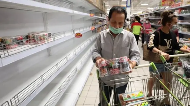 คนซื้อของ