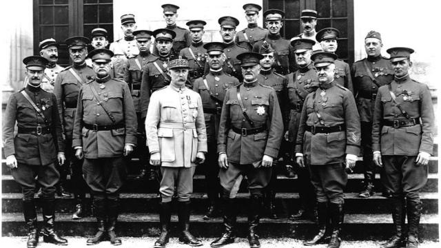 Pétain junto a otros oficiales franceses.