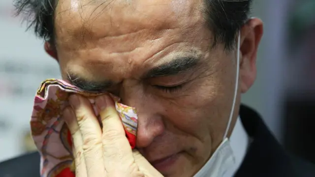 16일 당선이 확실시되자 눈물을 흘리는 태구민(태영호) 미래통합당 강남갑 국회의원 당선인