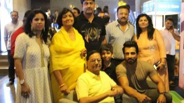 રિયલ લાઇફ 'ટાઇગર નાથુ લા'ના પરિવાર સાથે સોનુ સૂદ