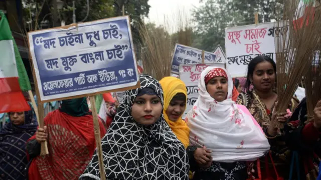 পশ্চিমবঙ্গেও মাদক বিরোধী জনমত গড়ে উঠছে।