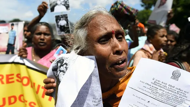 காணாமல் போன மக்களுக்காக போராடும் உறவினர்கள்