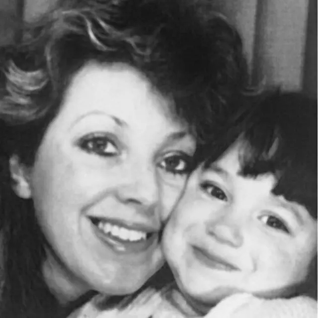 بریلزفورڈ اپنی والدہ کے ساتھ