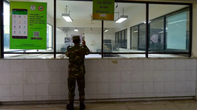 আগত বাংলাদেশিদের যেখানে কোয়ারেন্টাইনে রাখা হবে, সেই হজ্বক্যাম্প আগে থেকেই প্রস্তুত করা হয়েছে। কোয়ারেন্টাইন তত্বাবধান করবে সেনাবাহিনী।