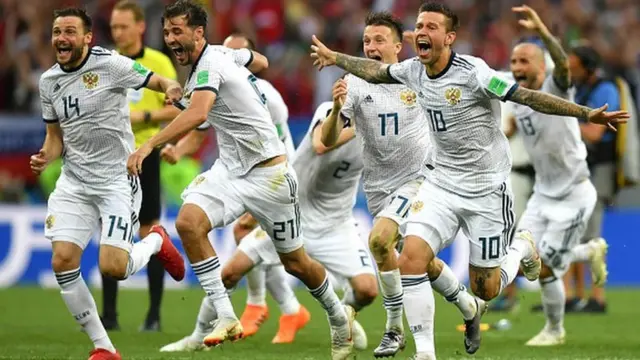 Wachezaji wa Urusi baada ya kufuzu robo fainali ya kombe la dunia