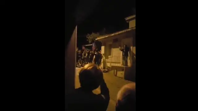 Akşener'in evinin önüne gelen MHP'li grubu gösteren video