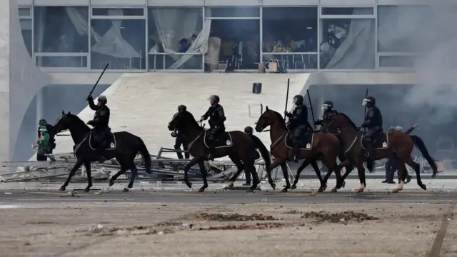 Policiais no Planalto