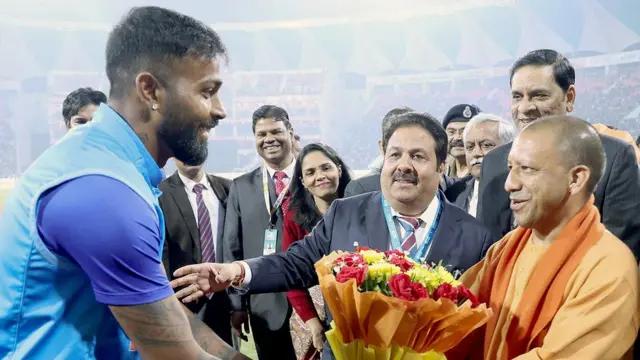 उत्तर प्रदेश के मुख्यमंत्री योगी आदित्यनाथ और हार्दिक पांड्या