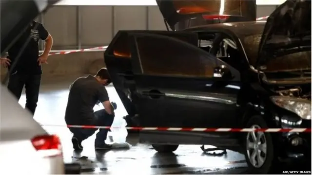 फैदने हेलिकॉप्टर सोडून दिल्यानंतर या कारचा वापर केला.