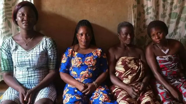 அமேசான் வீராங்கனைகளின் வழி வந்தவர்களே ஹாங்பே அரசியின் உதவிப் பெண்களாக உள்ளனர்.