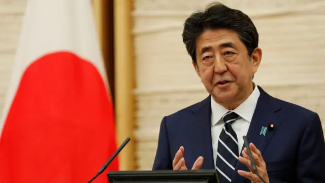 安倍晋三 安倍晋三：创“安倍经济学”、在任时间最长的日本鹰派首相- BBC