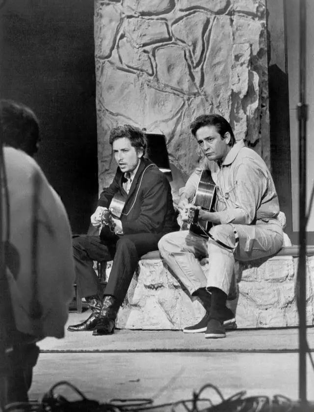 Боб Дилан и Джонни Кэш в телевизионной программе Кэша The Johnny Cash Show. 7 июня 1969 г., Нашвилл, штат Теннеси.