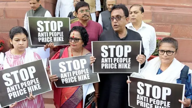 संसद में हंगामा