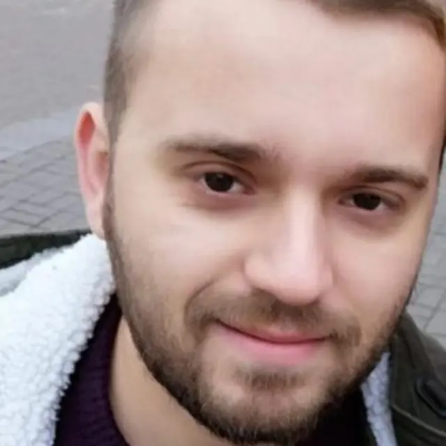 توم دانوسياس الذي فُصل من العمل