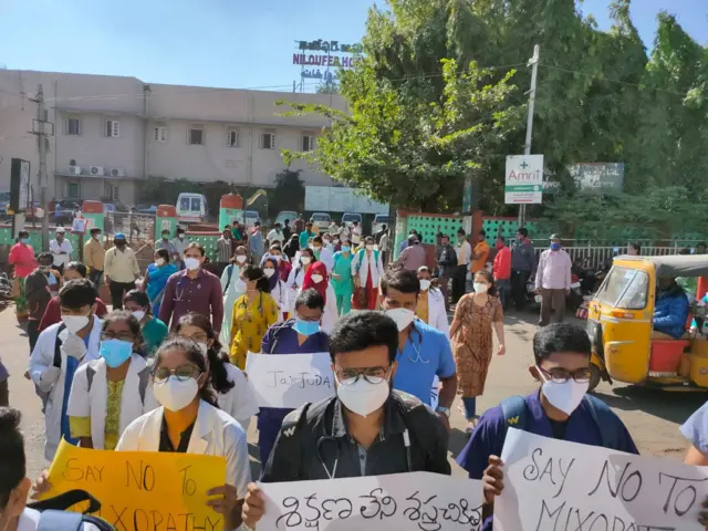 నిలోఫర్ వైద్యుల నిరసన