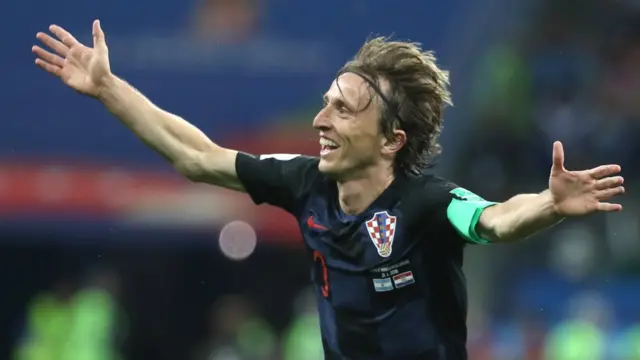 Лука Модрич празднует гол в ворота сборной Аргентины