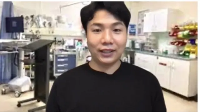 BBC 코리아 취재진과 화상 인터뷰를 하고 있는 이강용 간호사