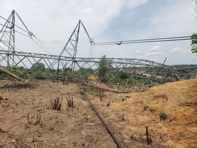 Turakun rarraba lantarki da suka faɗi