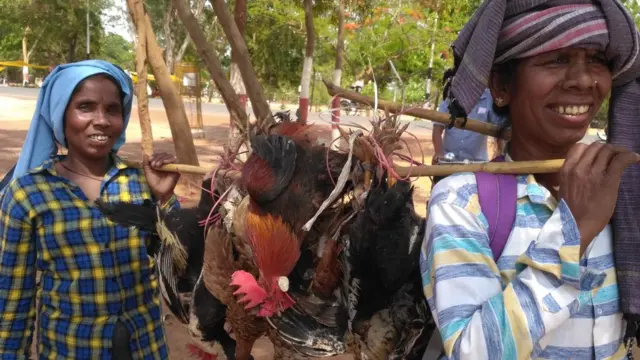 जनी शिकार पर निकली महिलाएं